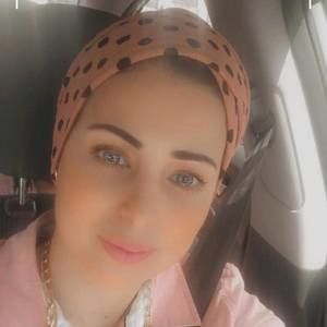 Meet your Posher, Mona